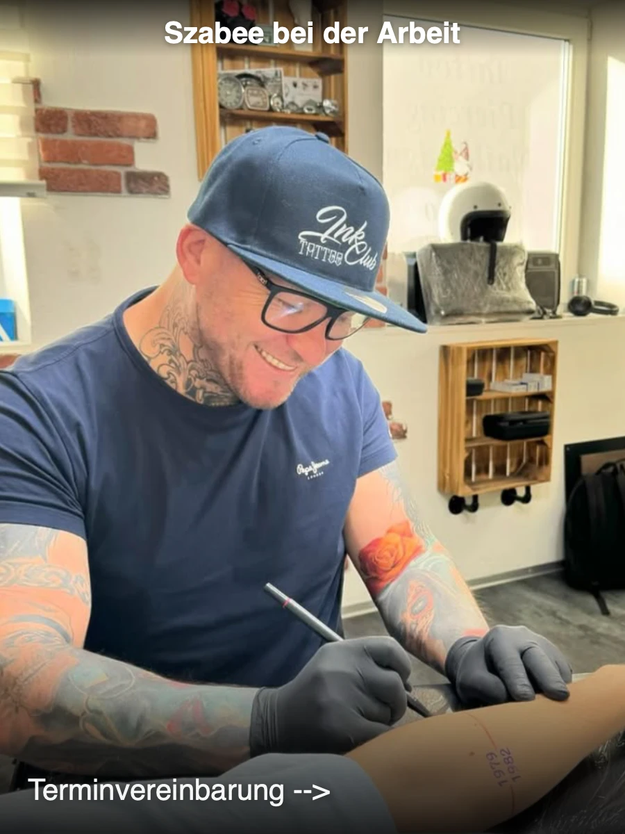 Szabee bei der Arbeit — Szabi - Inkclub Tattoo Tirol